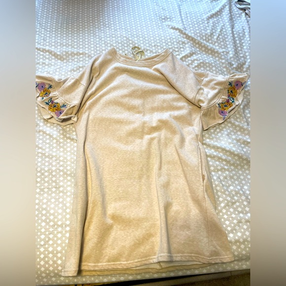 Embroidered dress - Picture 1 of 3